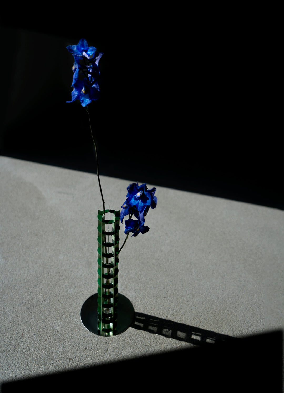 Gravity - Candleholder Vase