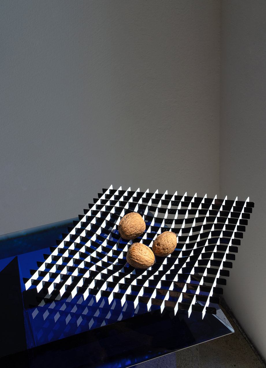 GRAVITY - TRAY - BLACK & WHITE