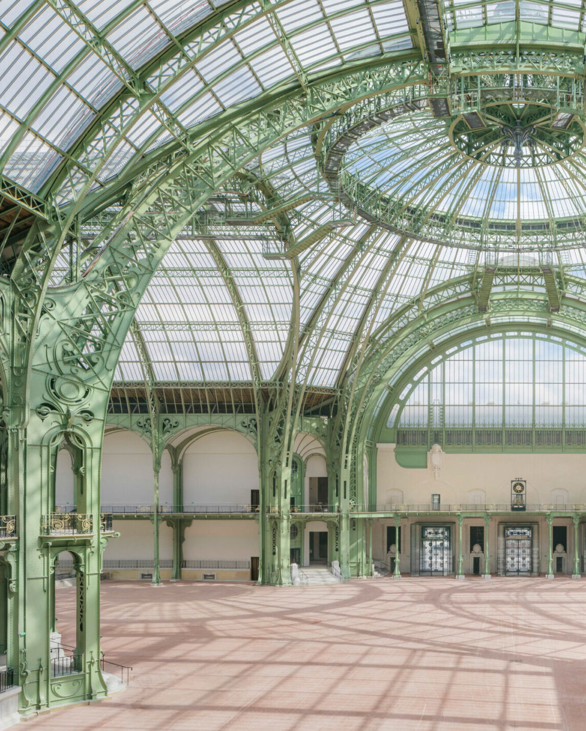 Gravity Candleholder Vase in Grand Palais green #color_grand-palais-green