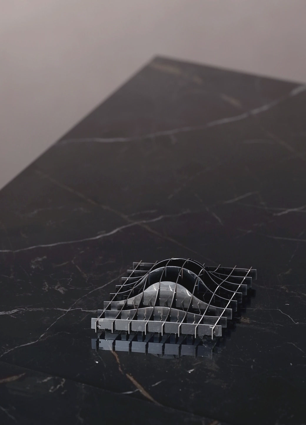 GRAVITY - PEN HOLDER