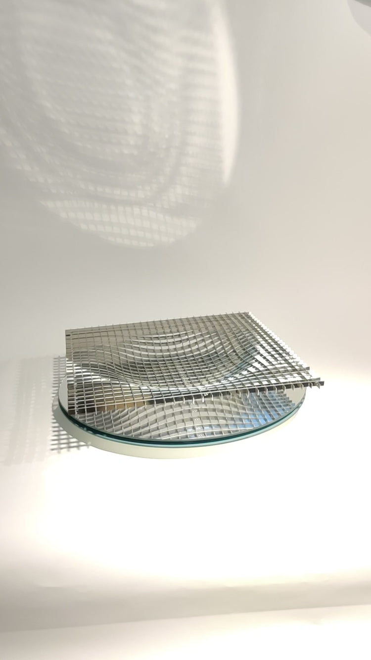 Gravity Centerpiece in stainless steel #color_stainless-steel
