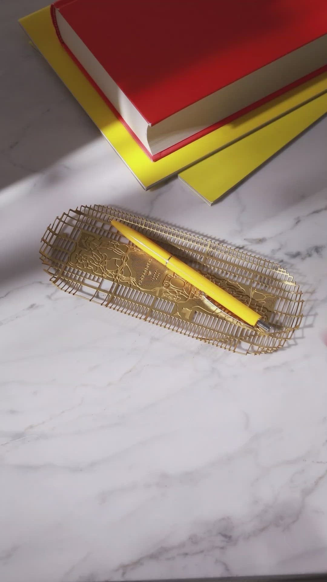 MANHATTAN - PEN TRAY